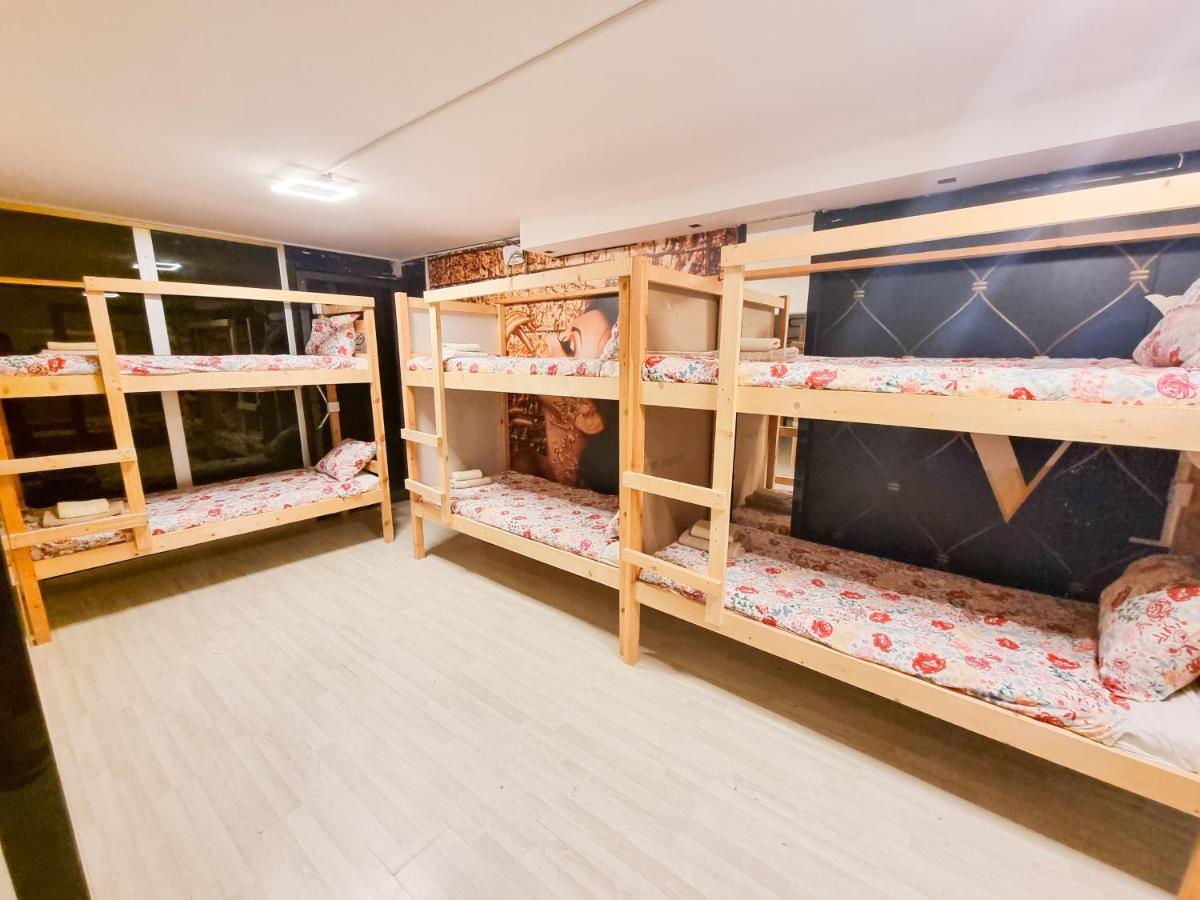 Unique City Hostel 100 Meters From Beach Larnaca Extérieur photo