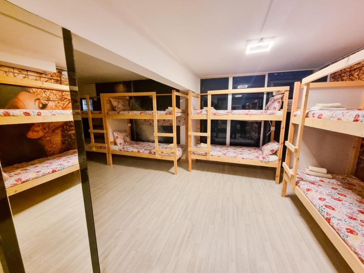 Unique City Hostel 100 Meters From Beach Larnaca Extérieur photo