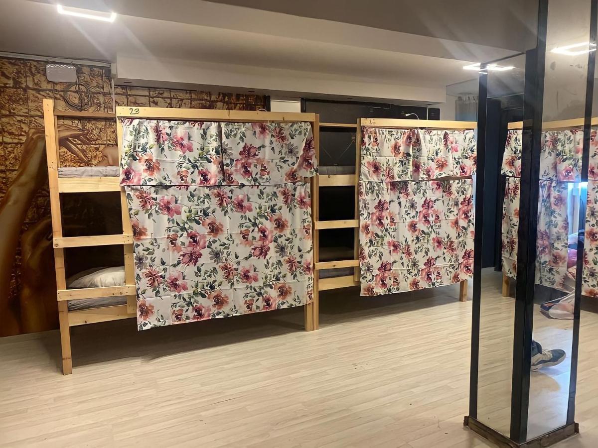 Unique City Hostel 100 Meters From Beach Larnaca Extérieur photo