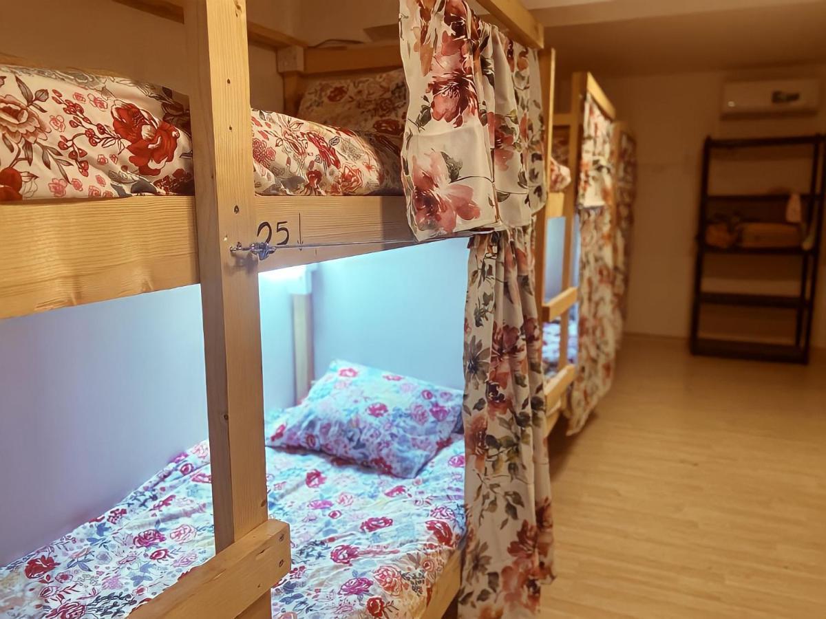 Unique City Hostel 100 Meters From Beach Larnaca Extérieur photo