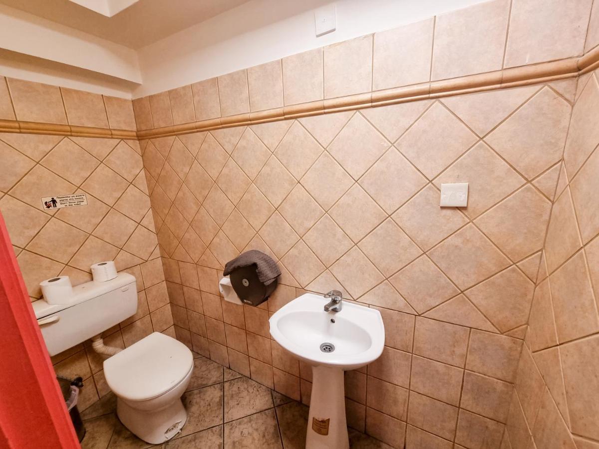 Unique City Hostel 100 Meters From Beach Larnaca Extérieur photo