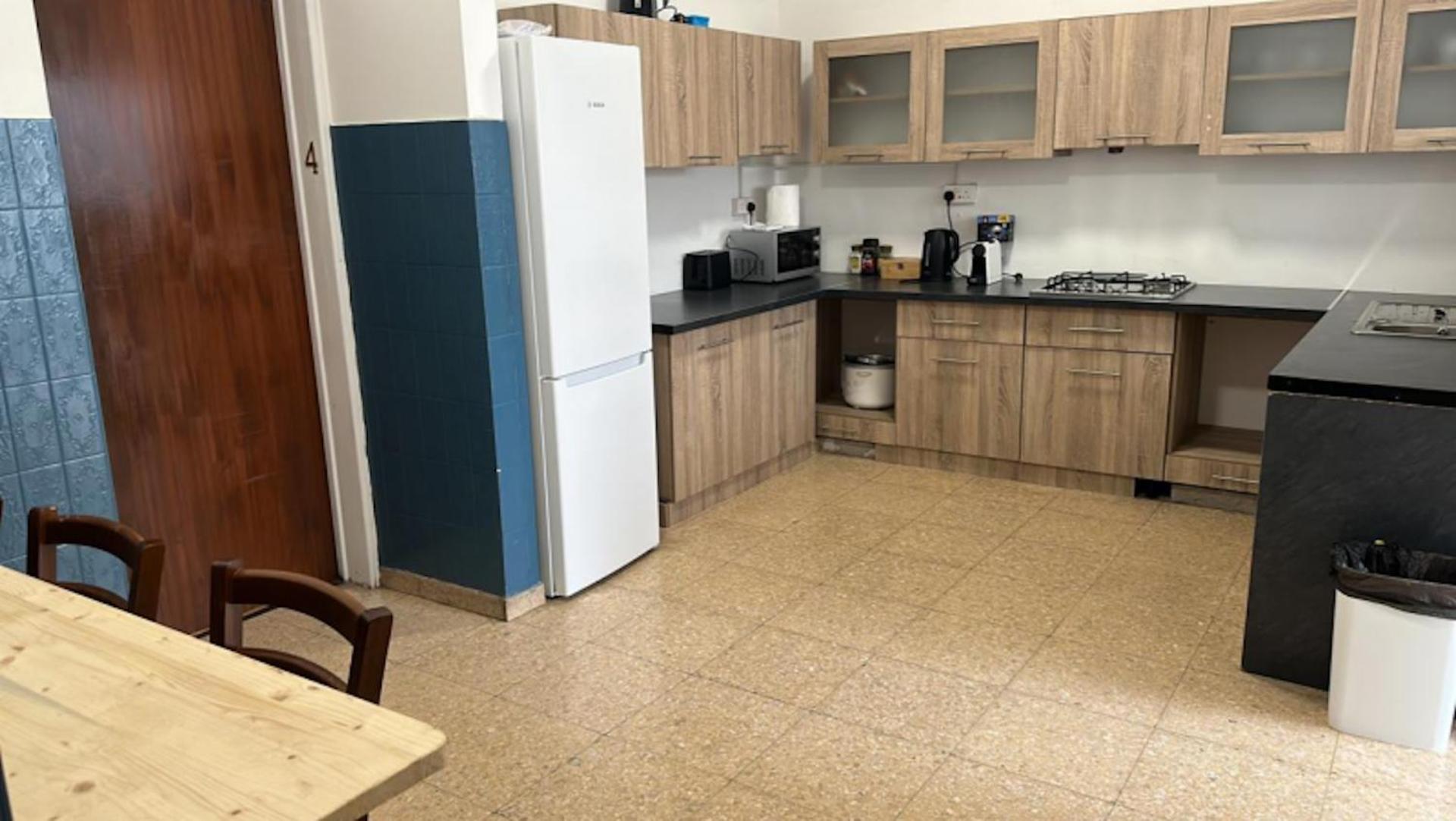 Unique City Hostel 100 Meters From Beach Larnaca Extérieur photo