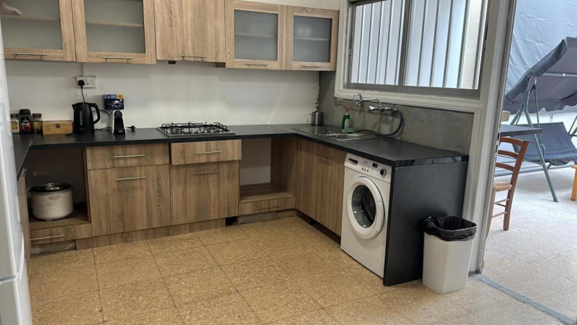 Unique City Hostel 100 Meters From Beach Larnaca Extérieur photo